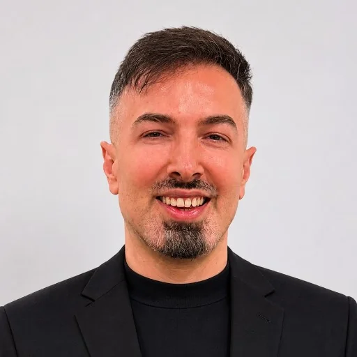Erol Öz